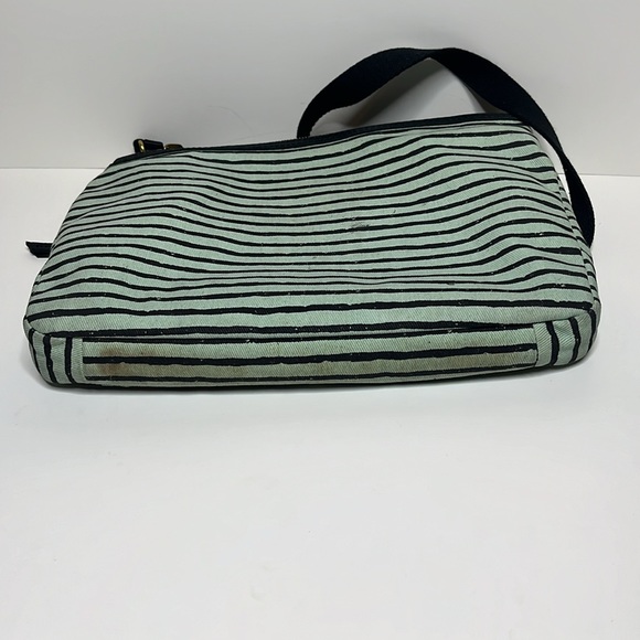 Fossil Canvas Cloth Erin Crossbody - Picture 4 of 14